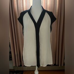 Lightweight Worthington short sleeved blouse